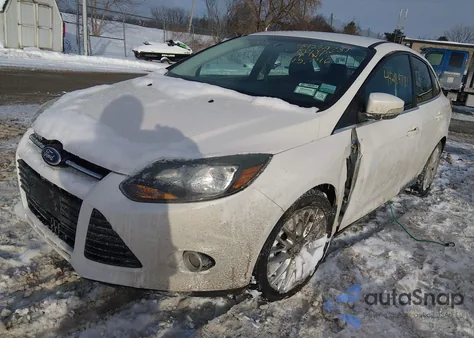 2014 Ford Focus Titanium из США, поврежденный, VIN 1FADP3J20EL193180